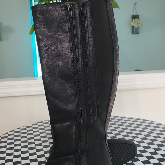 Boot - Picture 6 of 9